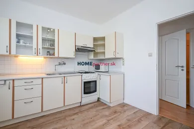 Na predaj 1-izbový byt, 42 m², Bratislava-Nové Mesto, Príkopova