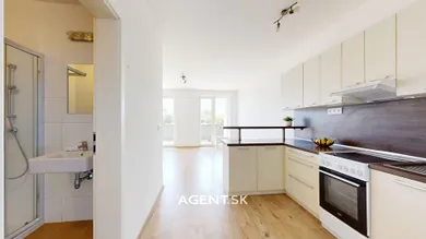 Na predaj 1-izbový byt, 43 m², Bratislava-Petržalka, Žltá