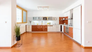 Na prenájom 4-izbový byt, 152 m², Bratislava-Ružinov