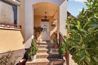 Na predaj 5-izbový dom, 270 m², Trnava, Bosniacka