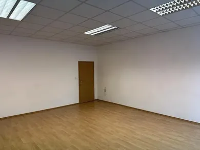 Na prenájom komerčné, 38 m², Bratislava-Petržalka, Údernícka