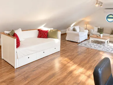 Na prenájom 4-izbový dom, 170 m², Bratislava-Dúbravka