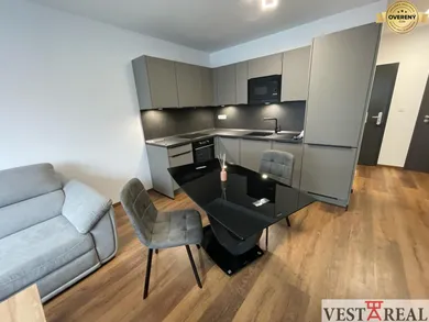 Na prenájom 2-izbový byt, 56 m², Trnava, Novomestská ulica