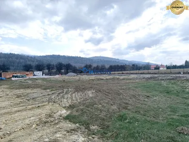 Na predaj pozemok, 889 m², Polomka