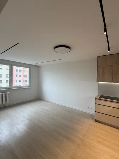 Na predaj 3-izbový byt, 54 m², Bratislava-Petržalka, Lachova