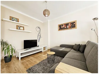 Byty na prenájom 3-izbový, Banská Bystrica · €750