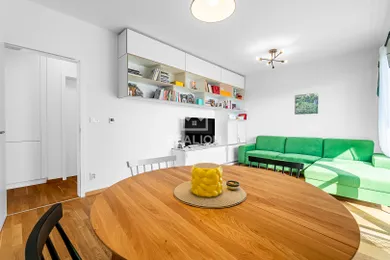 Na predaj 2-izbový byt, 50 m², Bratislava-Karlova Ves