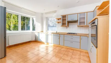Na prenájom dom, 240 m², Bratislava-Jarovce, Trnková