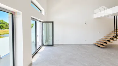 Na predaj 4-izbový byt, 90 m², Banka