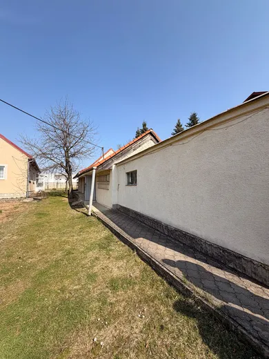 Na predaj 6-izbový dom, 200 m², Unín