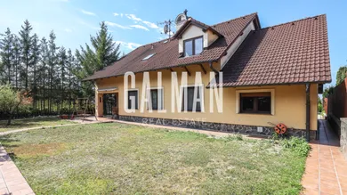 Na predaj 5-izbový dom, 190 m², Stupava, Kvetná
