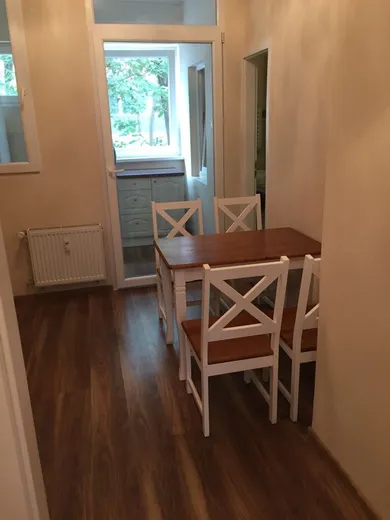 Na prenájom 3-izbový byt, 100 m², Bratislava-Staré Mesto, Rajská