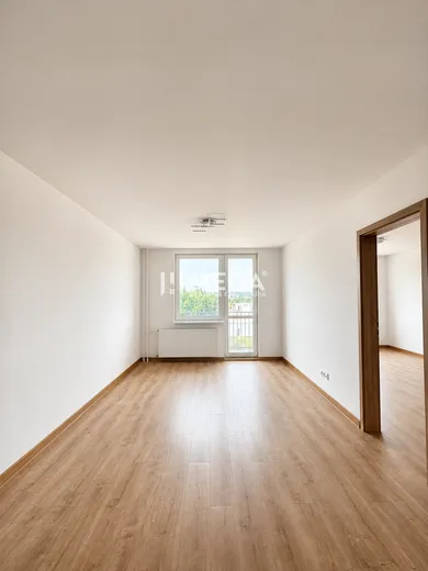 Na predaj 3-izbový byt, 77 m², Strážske, Obchodná