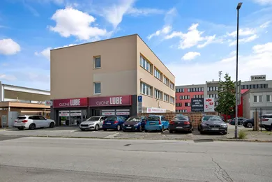 Комерційні приміщення на продаж, Bratislava-Ružinov · €177 361