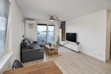 Квартиры в аренду, 2-комнатные, Bratislava-Nové Mesto · €890