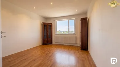 Na prenájom komerčné, 100 m², Trenčianska Teplá