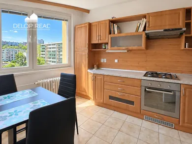 Квартиры в аренду, 3-комнатные, Bratislava-Karlova Ves · €1 000