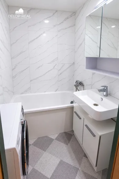 Na prenájom 1-izbový byt, 38 m², Bratislava-Rača, Závadská