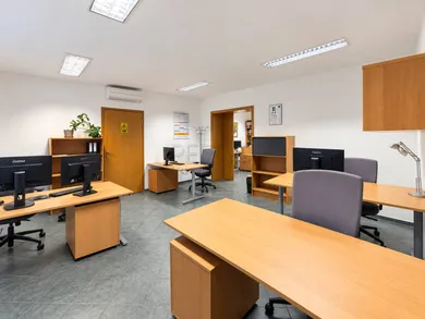 Komerčné priestory na prenájom, Bratislava-Staré Mesto · €1 400