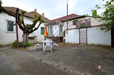 Na predaj dom, 100 m², Nové Zámky, Komjatická