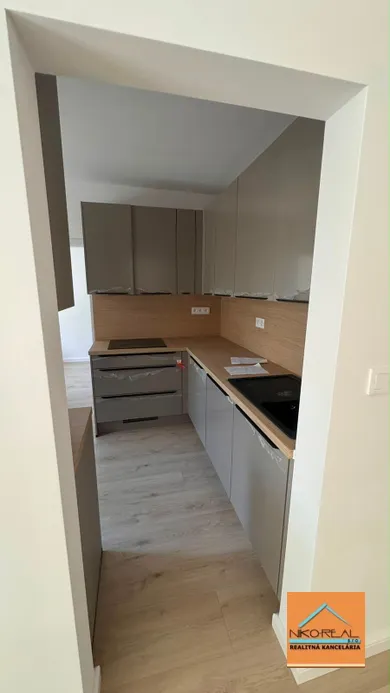 Mieszkania na sprzedaż, 4-pokojowe, Bratislava-Dúbravka · €302 900