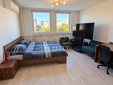 Na predaj 1-izbový byt, 35 m², Bratislava-Petržalka