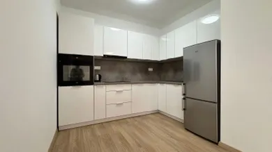 Na prenájom 2-izbový byt, 52 m², Bratislava-Karlova Ves