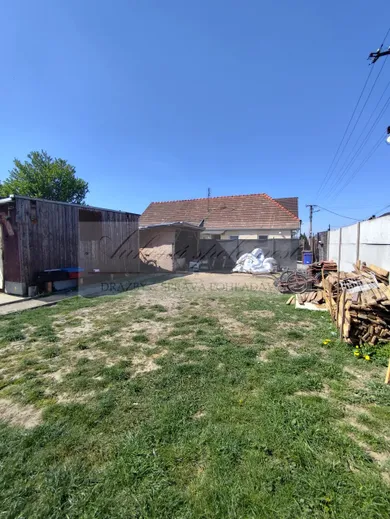 Na prenájom 3-izbový dom, 134 m², Šurany, Železničná