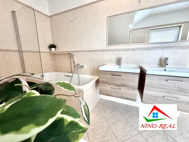 Domy na sprzedaż, 4-pokojowe, Rovinka · €399 000