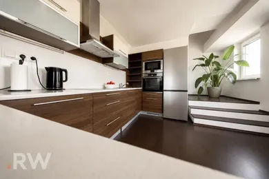 Na predaj 3-izbový byt, 97 m², Bratislava-Nové Mesto, Olbrachtova