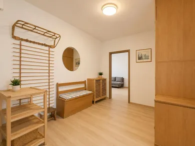 Na prenájom 3-izbový byt, 77 m², Bratislava-Petržalka, Lachova