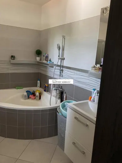 Na predaj dom, 195 m², Kútniky