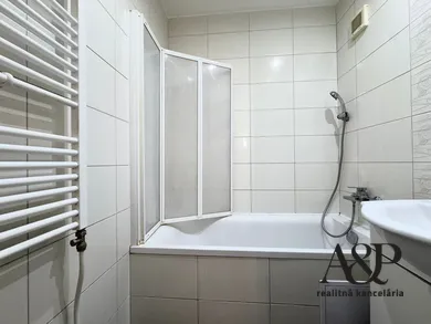 Na predaj 3-izbový byt, 67 m², Senica, Sotinská