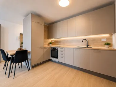Na prenájom 2-izbový byt, 53 m², Bratislava-Rača, Eduarda Wenzla