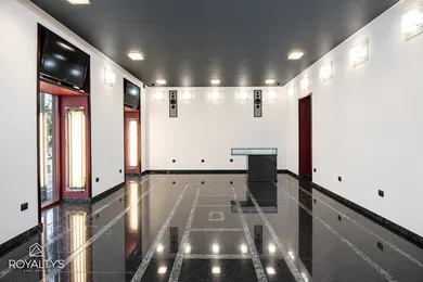 Na prenájom komerčné, 46 m², Bratislava-Staré Mesto, Námestie 1. mája
