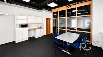 Na prenájom komerčné, 93 m², Bratislava-Petržalka, Antolska