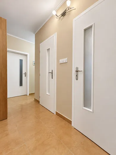Na predaj 3-izbový byt, 74 m², Komárno, Ulica Stavbárov