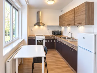 Na predaj 1-izbový byt, 27 m², Bratislava-Petržalka