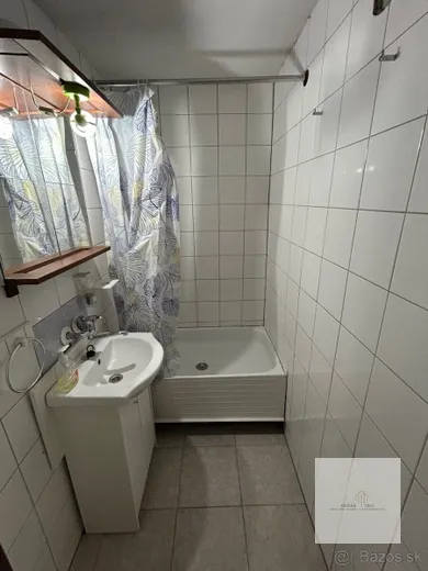 Na predaj 1-izbový byt, 25 m², Nové Zámky, Nábrežná