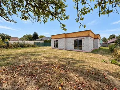 Domy na sprzedaż, 4-pokojowe, Malé Leváre · €195 000