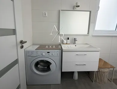 Na prenájom 2-izbový byt, 50 m², Bratislava-Staré Mesto, Heydukova