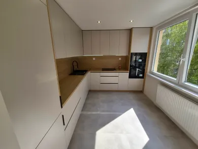 Na predaj 2-izbový byt, 69 m², Komárno, Česká ul.