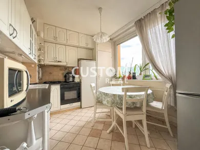 Квартиры на продажу, 3-комнатные, Žilina · €220 000
