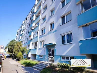 Na predaj 3-izbový byt, 65 m², Bratislava-Petržalka, Lachova