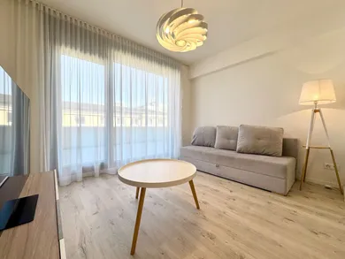 Na prenájom 3-izbový byt, 67 m², Bratislava-Staré Mesto, Bezručova