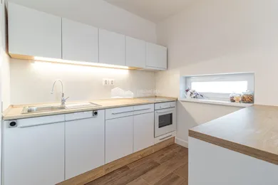 Na predaj 2-izbový byt, 45 m², Senec, Moyzesova