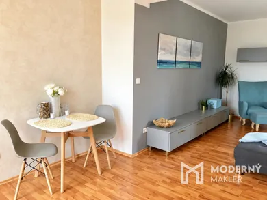 Na predaj 2-izbový byt, 49 m², Trenčín, Armádna