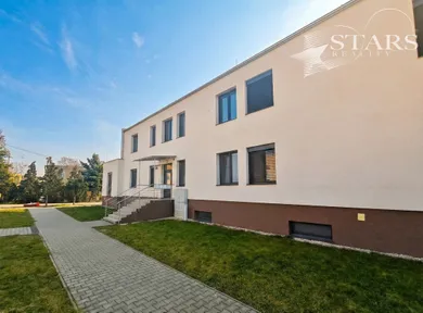 Na prenájom komerčné, 32 m², Nové Zámky