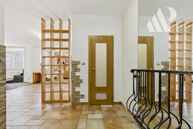 Na predaj 5-izbový byt, 196 m², Bratislava-Staré Mesto