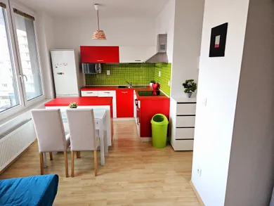 Na prenájom 2-izbový byt, 40 m², Bratislava-Ružinov, Nevädzová